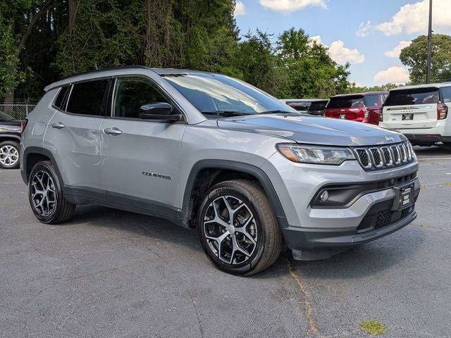 2024 Jeep Compass Latitude in Sting-Gray Clearcoat — front three-quarter view