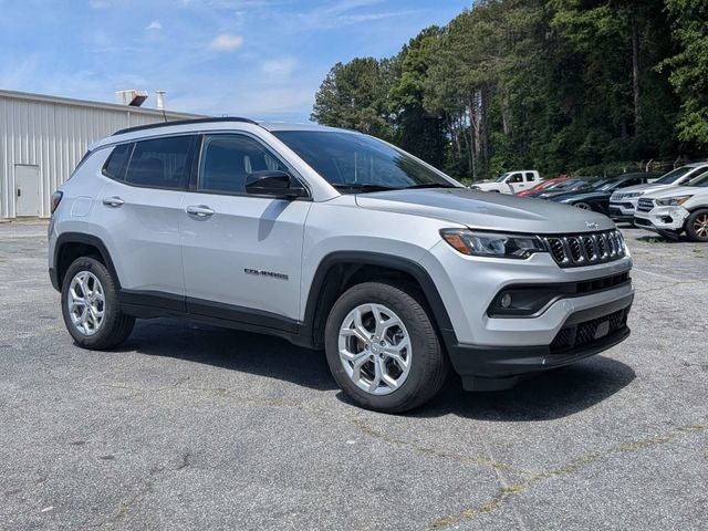 2024 Jeep Compass Latitude in Silver Zynith Metallic Clearcoat — front three-quarter view