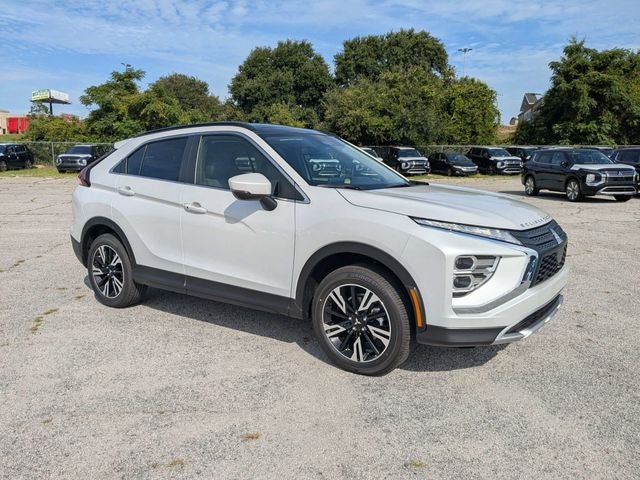 2026 Mitsubishi Eclipse Cross SE in White Diamond — front three-quarter view