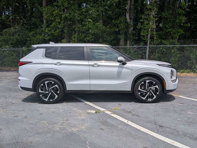 2024 Mitsubishi Outlander — side profile view