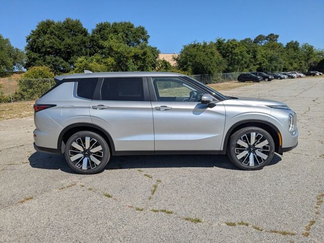 2026 Mitsubishi Outlander — side profile view