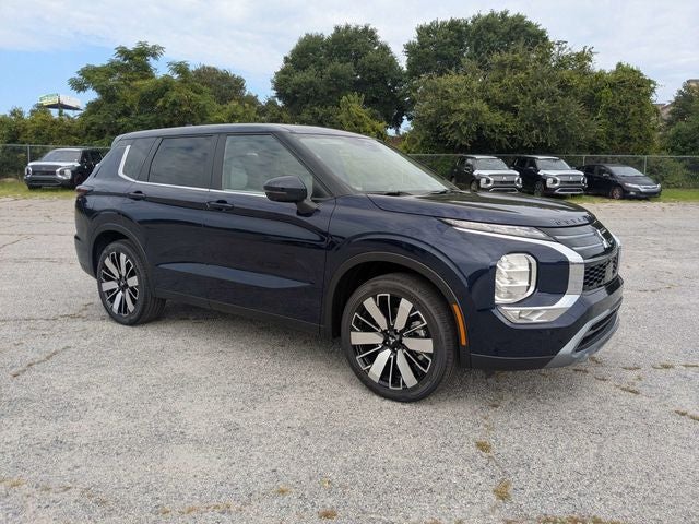 2026 Mitsubishi Outlander SE in Blue Metallic — front three-quarter view