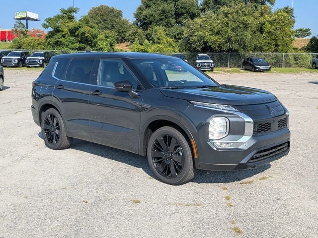2026 Mitsubishi Outlander LE in Graphite Gray — front three-quarter view