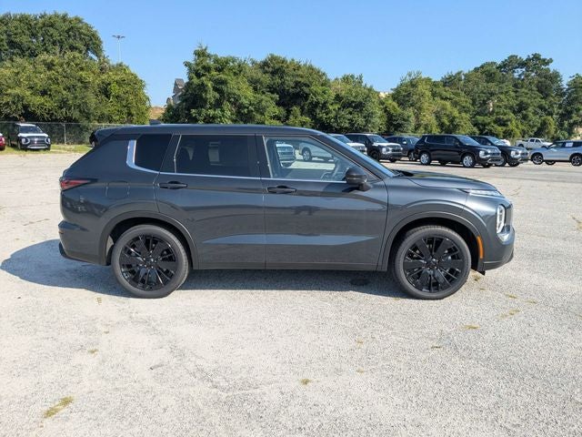 2026 Mitsubishi Outlander — side profile view