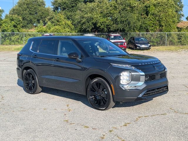2026 Mitsubishi Outlander LE in Graphite Gray — front three-quarter view